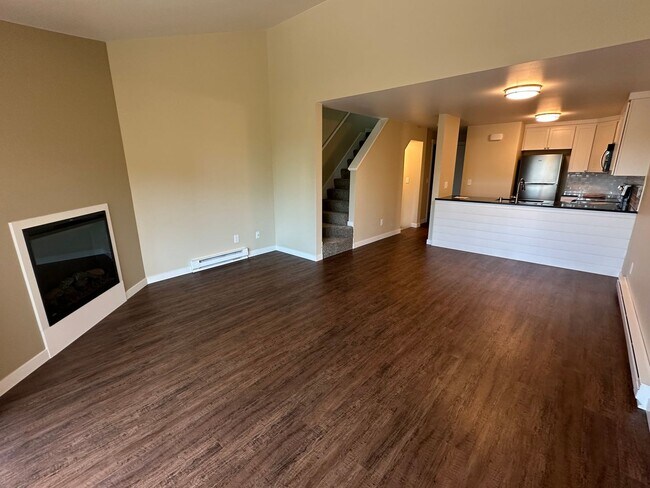Building Photo - 2145 Eastview Pl