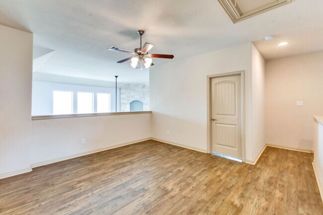 Building Photo - 2300 Dovetail St