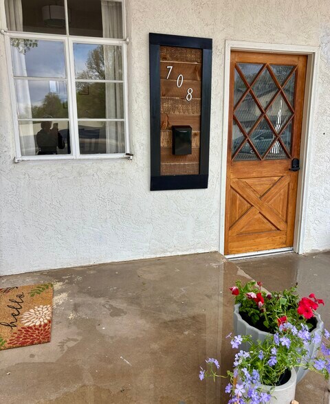 Primary Photo - 708 N Monterey Ave
