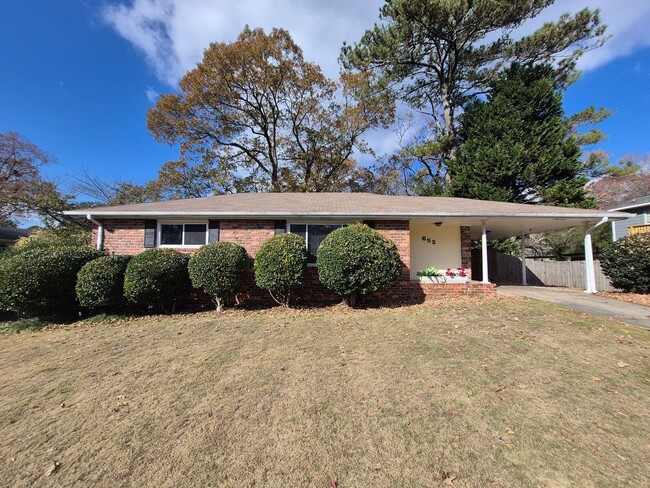 Building Photo - Charming 4-Sided Brick Ranch in Prime East...