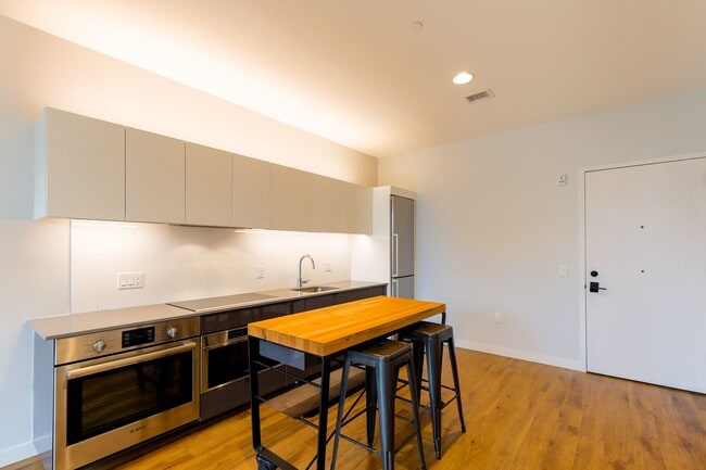 Building Photo - Terrific One Bedroom Condo in Truxton Circle!