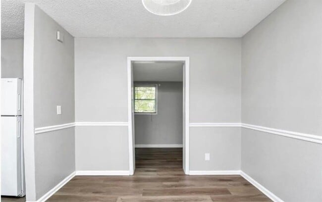 Building Photo - 3711 Daisy Dr