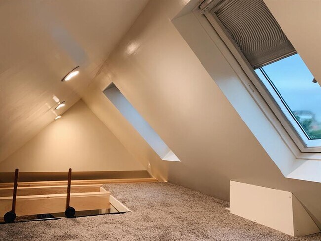 Building Photo - 99 Olive St