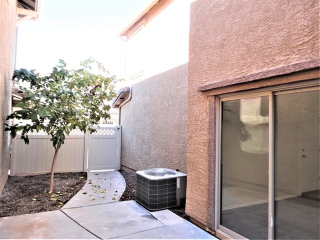 Building Photo - 1033 S Deerfield Ln