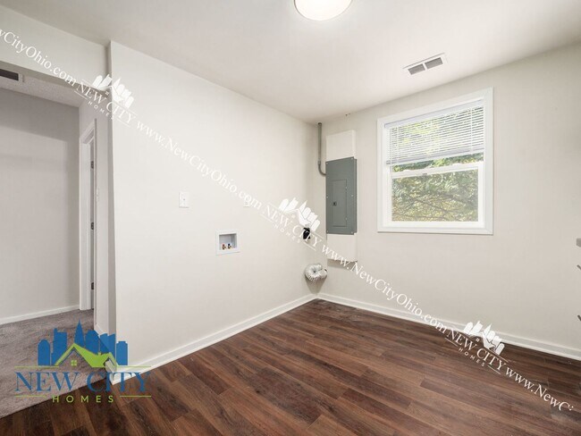 Building Photo - 753 1/2-878-872 Sullivant Ave