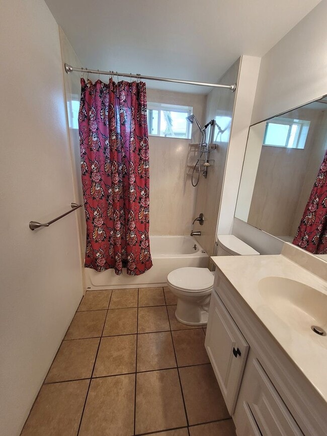 Building Photo - Central Maui - 3 bedroom, 2 bath condo, 5 min from hospital, Kaiser & gov't facilities