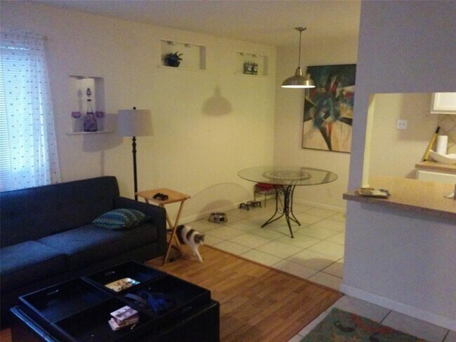 Building Photo - 2708 S 1st St