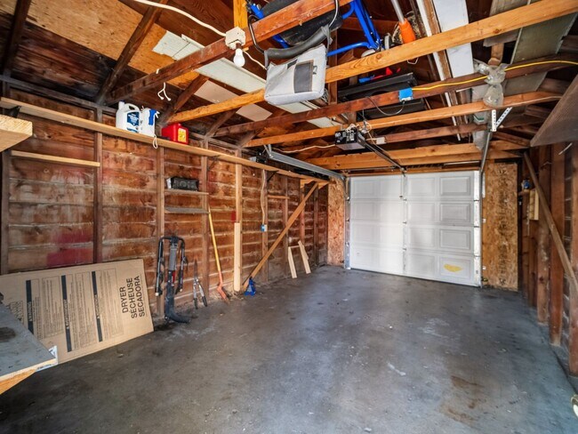 Building Photo - 2716 W Everett Ave