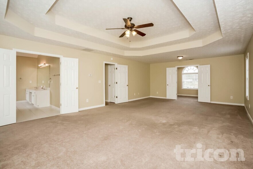 Building Photo - 585 Chastleton Dr