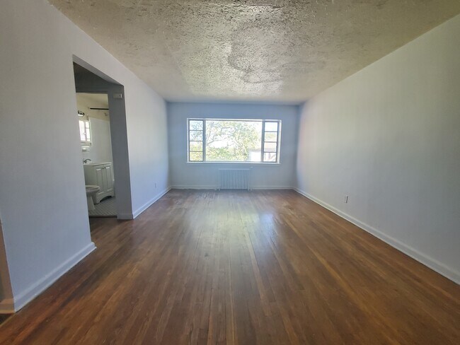 Building Photo - 694 Sanford Ave