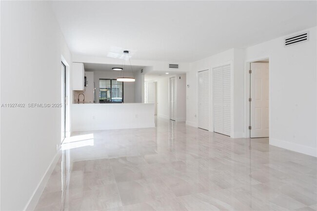 Building Photo - 16461 Blatt Blvd