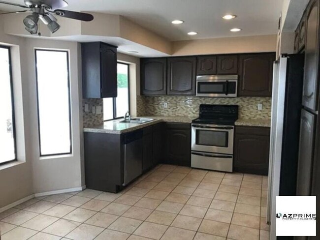 Building Photo - wonderful 2 story family home