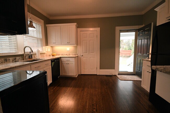 Building Photo - 408 W Park Ave