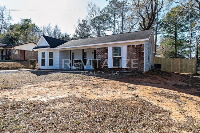 Building Photo - Beautifully Remodeled 4 Bed / 2 Bath Home near Airport Blvd