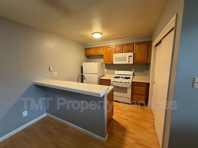 Building Photo - 8963 El Mirador Dr