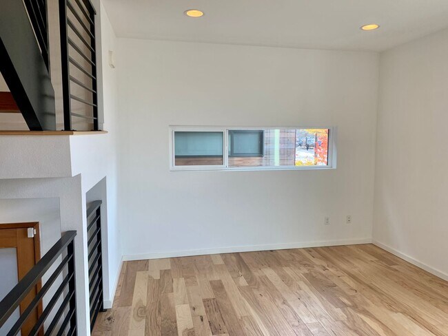 Building Photo - Mount Baker/Columbia City Townhome