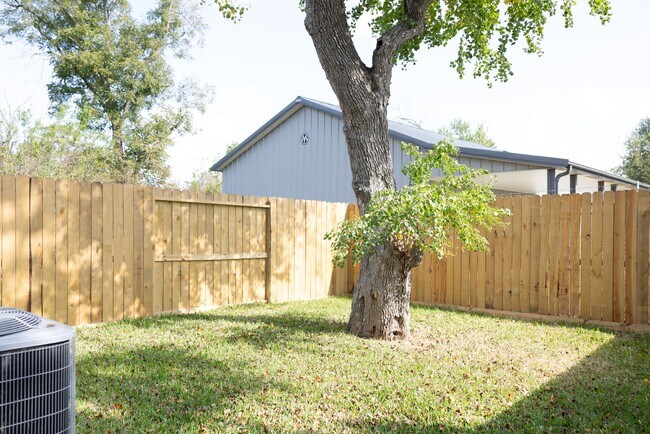 Building Photo - 7129 Sidney St