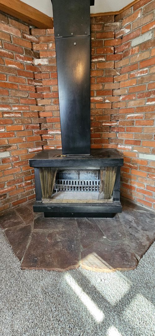 Building Photo - Beautiful Virginia Vale 4 Bedroom Split Level - New Paint, Carpet, Blinds - AVAILABLE NOW!