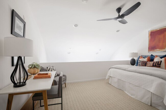 Building Photo - Stunning Two Bedroom Condo in Prime Neighborhood - Please Contact for Showing Availability!