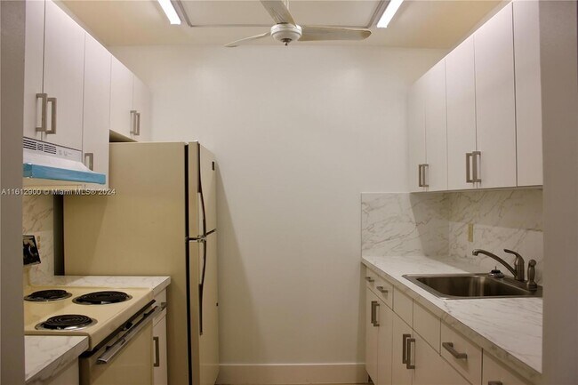 Building Photo - 400 SW 134th Way