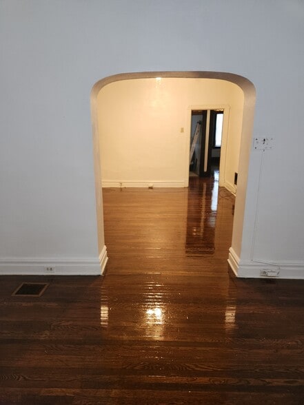 Building Photo - 3421 Hartford St