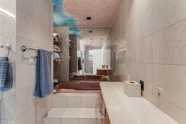 Building Photo - 4925 Collins Ave