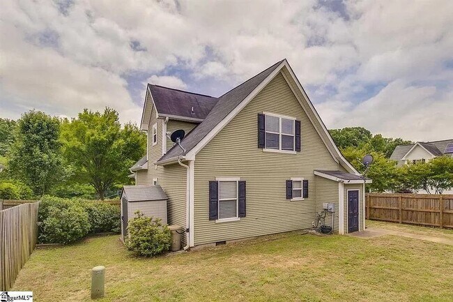 Building Photo - 331 Woodlark St