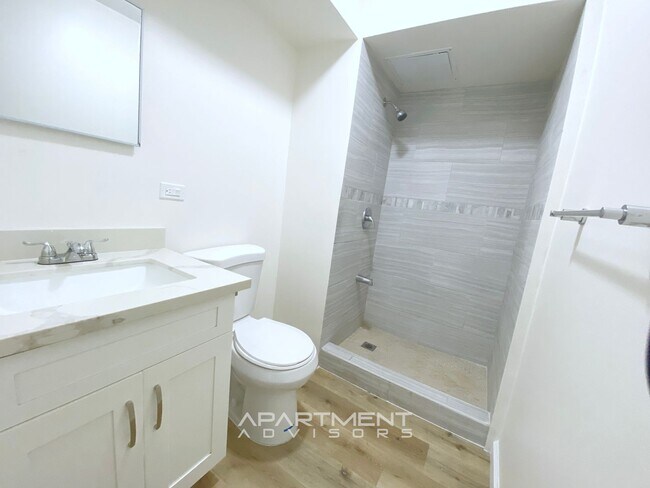 Building Photo - 1130 Hassinger St