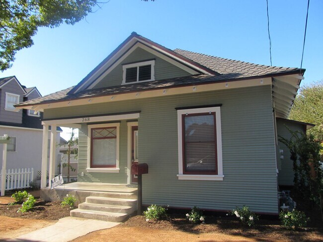 Building Photo - Grand (264-268) North