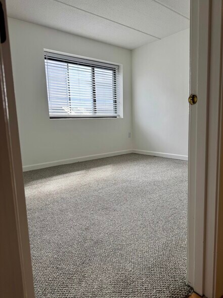 Building Photo - 100 High St