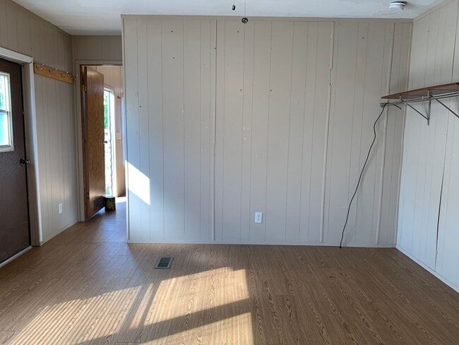 Building Photo - Home Sweet Home