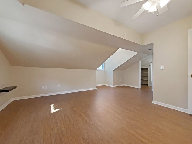 Building Photo - 504 University Ridge
