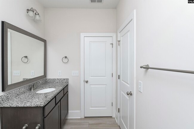 Building Photo - 825 Hidden Point Dr