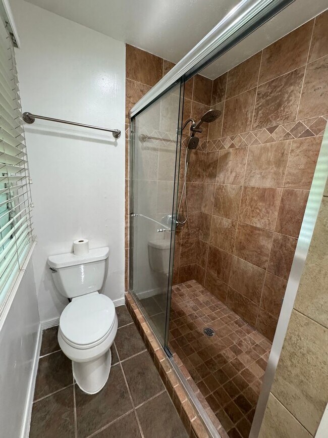 Building Photo - 3 BED, 2 BATH, 2 Parking with AC- Kalani Iki Estates