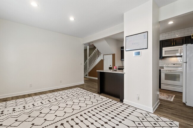 Building Photo - 846 W 41st St