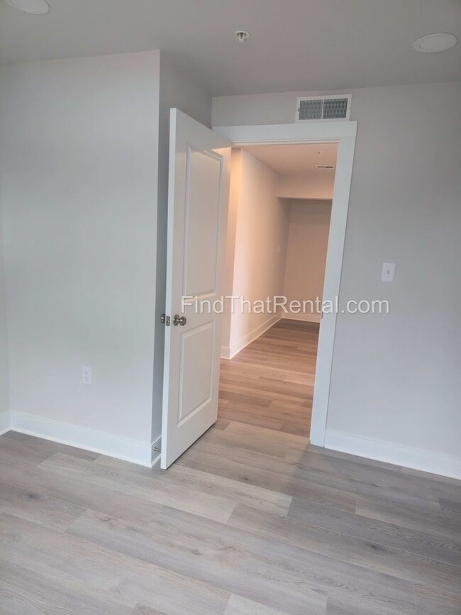 Building Photo - Pet Friendly CV Schools New Home w Large I...