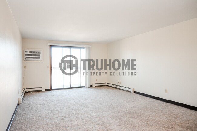 Building Photo - 715 N 40th St