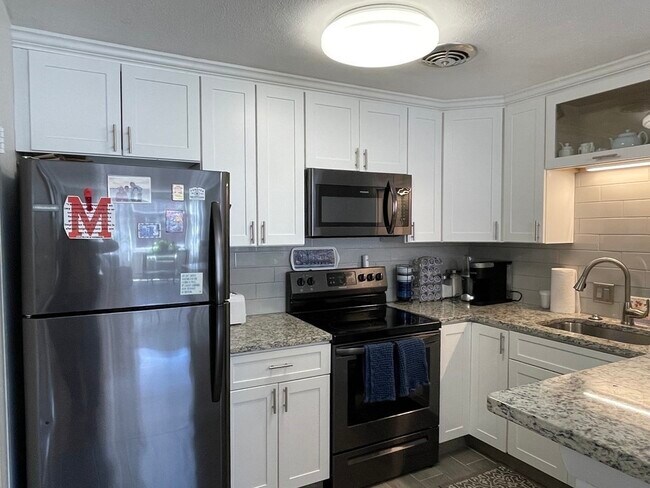 Building Photo - 32 Whitman Rd