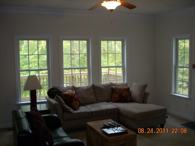 Building Photo - 4000 Oakleaf Rd