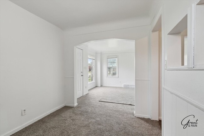 Building Photo - $1,200 - Bungalow