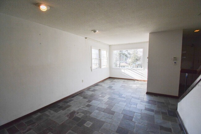 Building Photo - Character-Filled 3 Bedroom on Historic Pill Hill Available NOW!