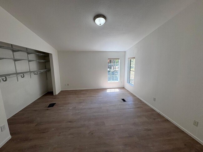 Building Photo - 399 Senger Rd