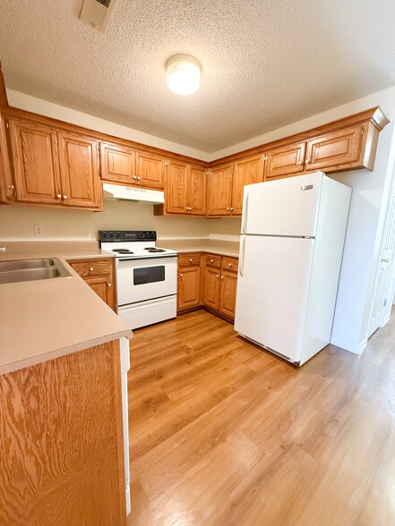 Building Photo - 412 E Pershing Ave