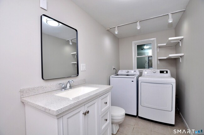 Building Photo - 25 Red Stone Dr