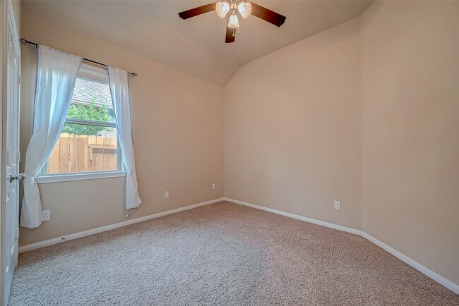 Building Photo - 2431 Garden Falls Dr