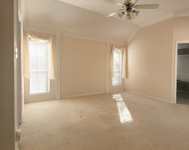 Building Photo - 6401 Dakota Dr