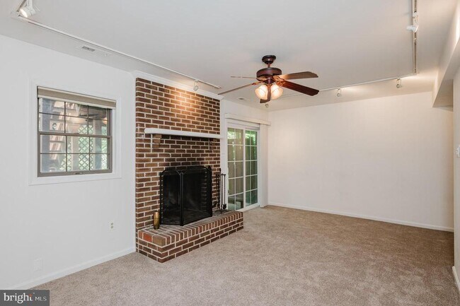 Building Photo - 27 Faraday Dr