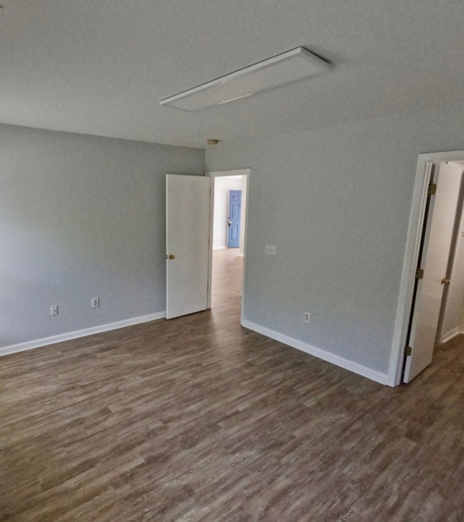 Building Photo - 1080 Stoney Falls Blvd
