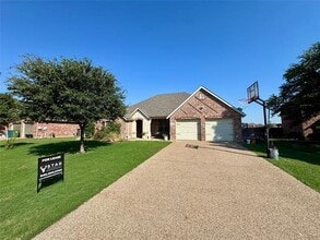 Building Photo - 124 Country Lakes Blvd