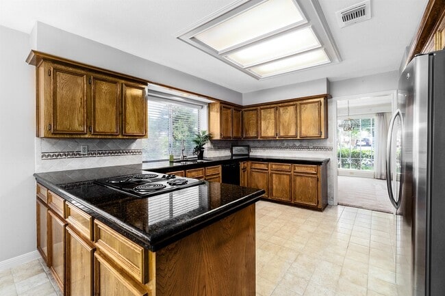 Building Photo - 15406 Greenleaf Ln